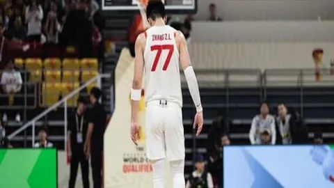 “18岁门将马林今夏加盟巴黎，无束缚转会签约5载”